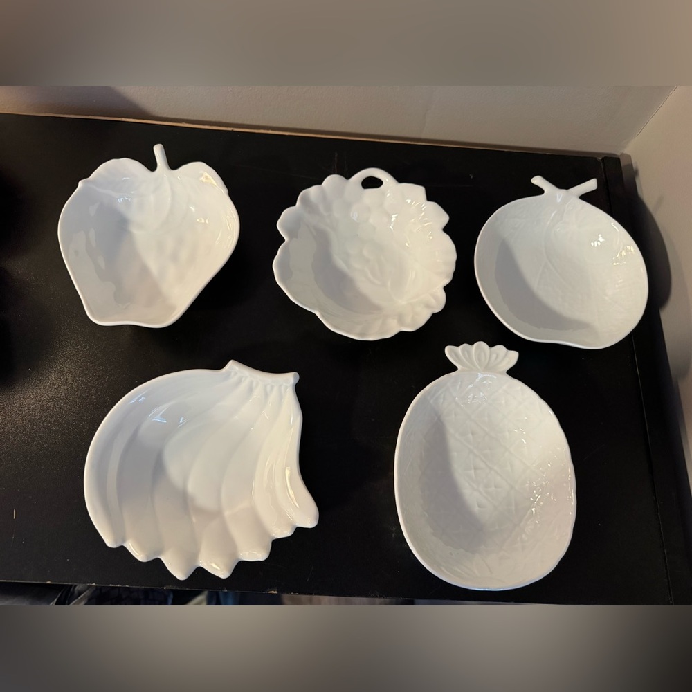 Vintage Shoei China‎ White Ceramic Fruit Serving Dishes - Set of 6